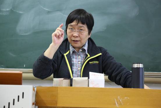 陈小君教授讲授《我国《土地管理法》最新修法的民法思考》(商艳冬摄)